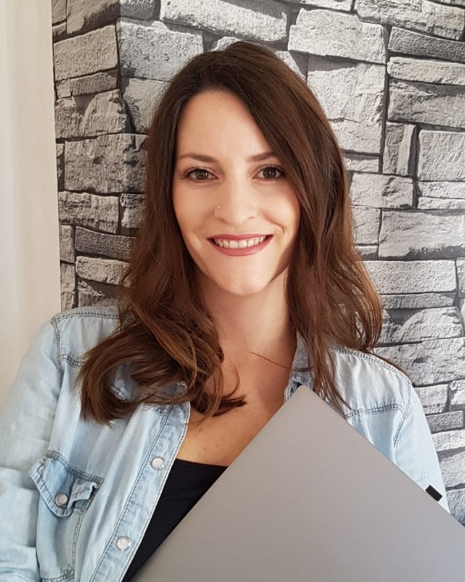Jessica Wucherer mit Laptop